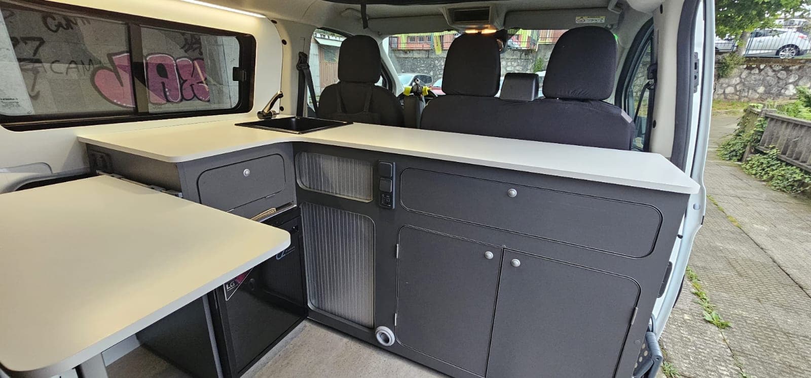 Ford Transit Custom de 2021 camperizada en 2024. Lista para viajar!!!!