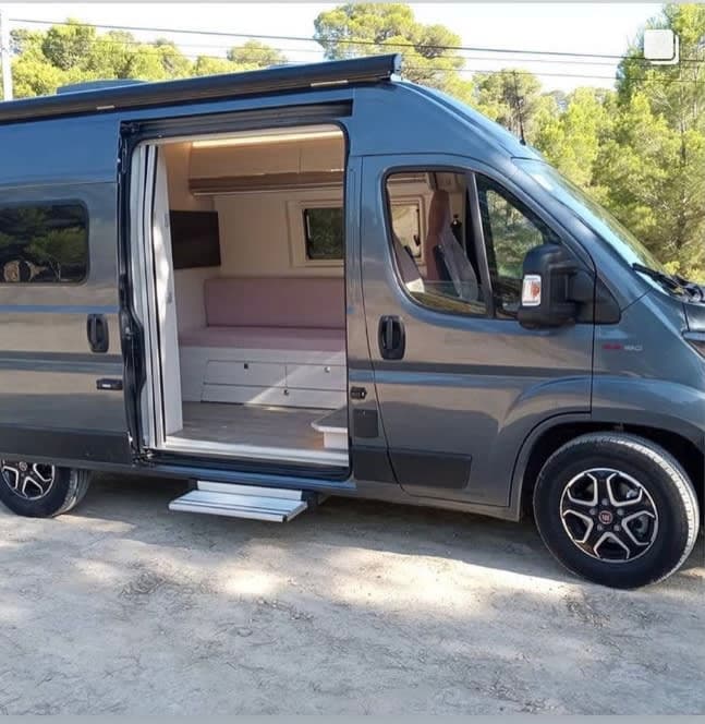 Camper Premium para 2. Solo 5,41 m, Enorme por Dentro