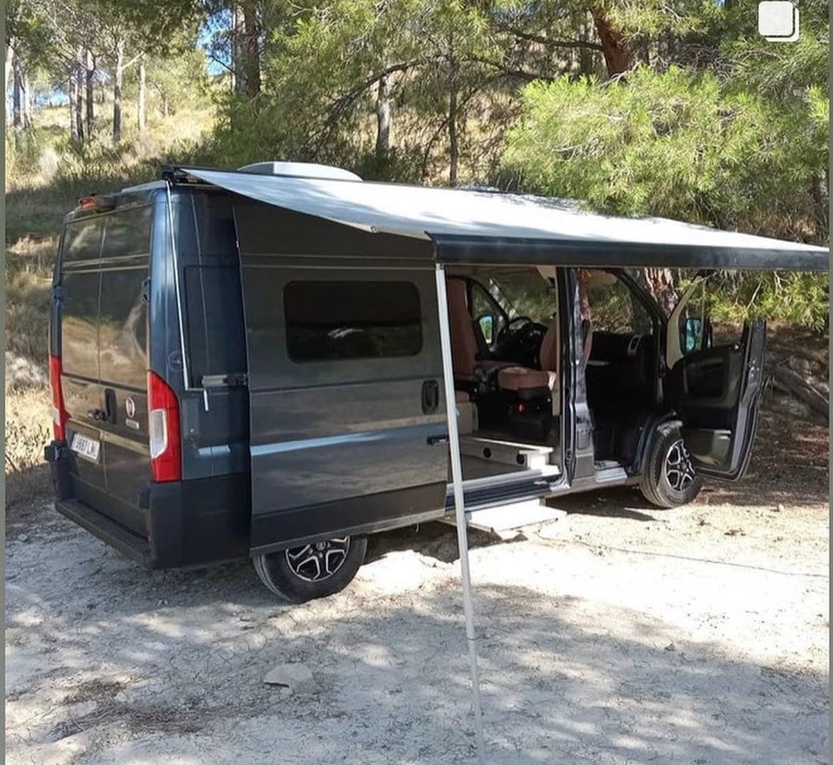 Camper Premium para 2. Solo 5,41 m, Enorme por Dentro
