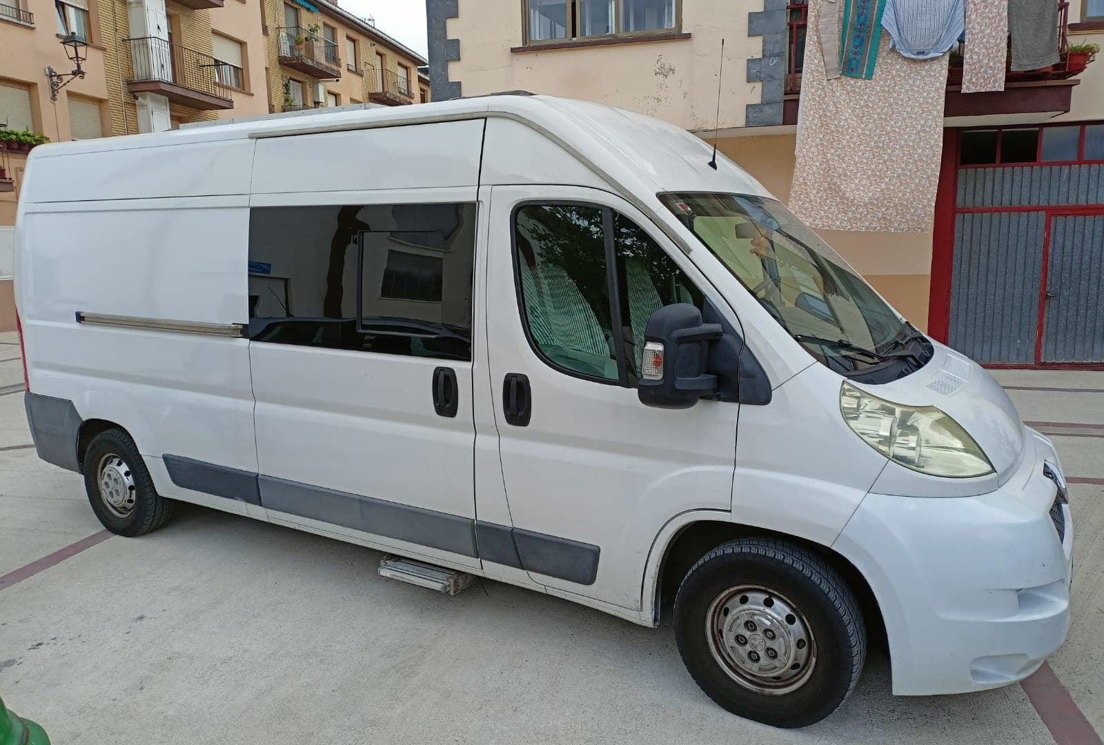 Peugeot boxer camperizada 2009, 4 plazas